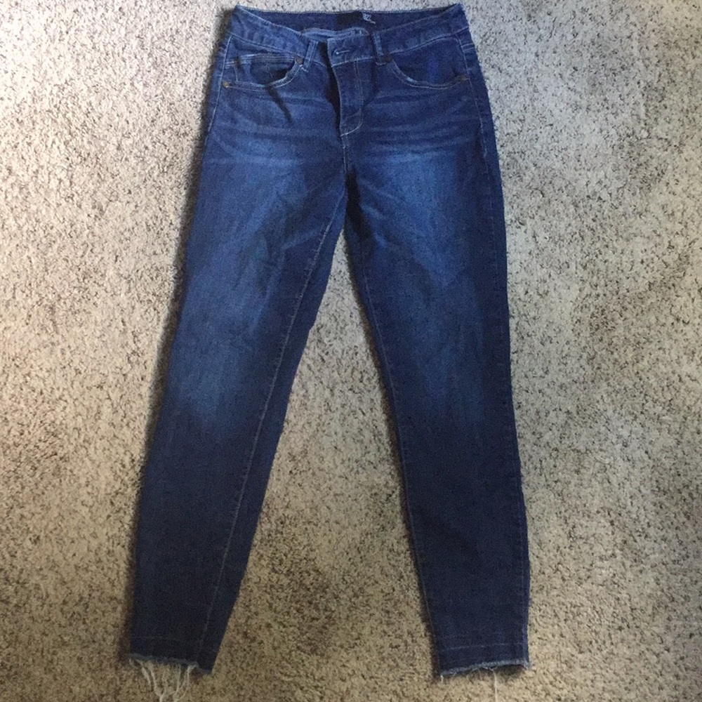 Denim capris with fraying